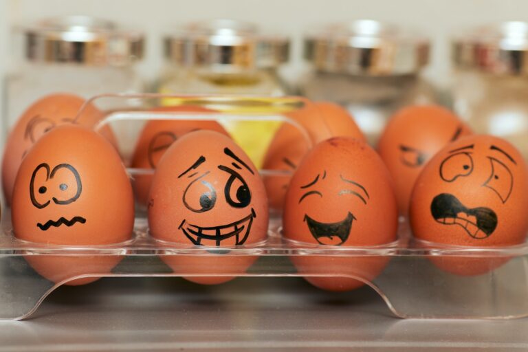 анализ настроения лиц на яйцах